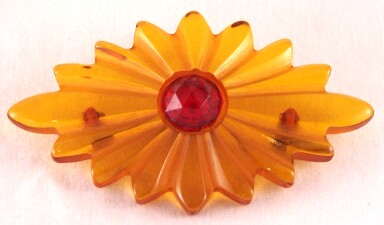 BP90  applejuice bakelite starburst pin